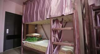 Гостиница Hostel Zont i Shlyapa Москва Спальное место на двухъярусной кровати в общем номере для мужчин и женщин-1